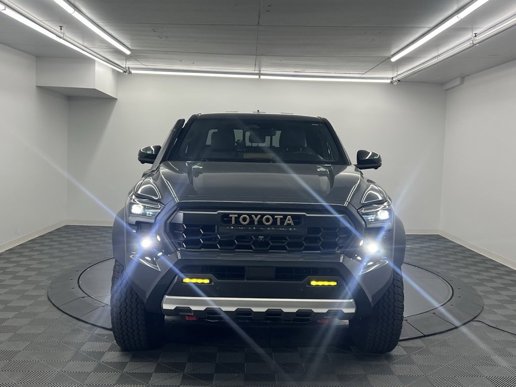 Used 2025 Toyota Tacoma Trailhunter image 5