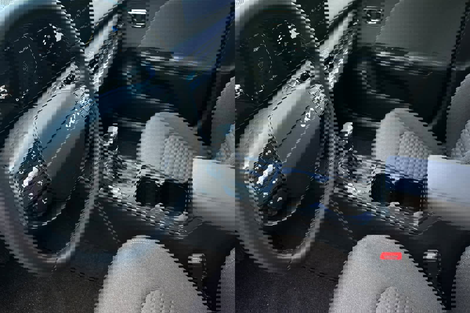 Used 2025 Kia K4 EX image 12