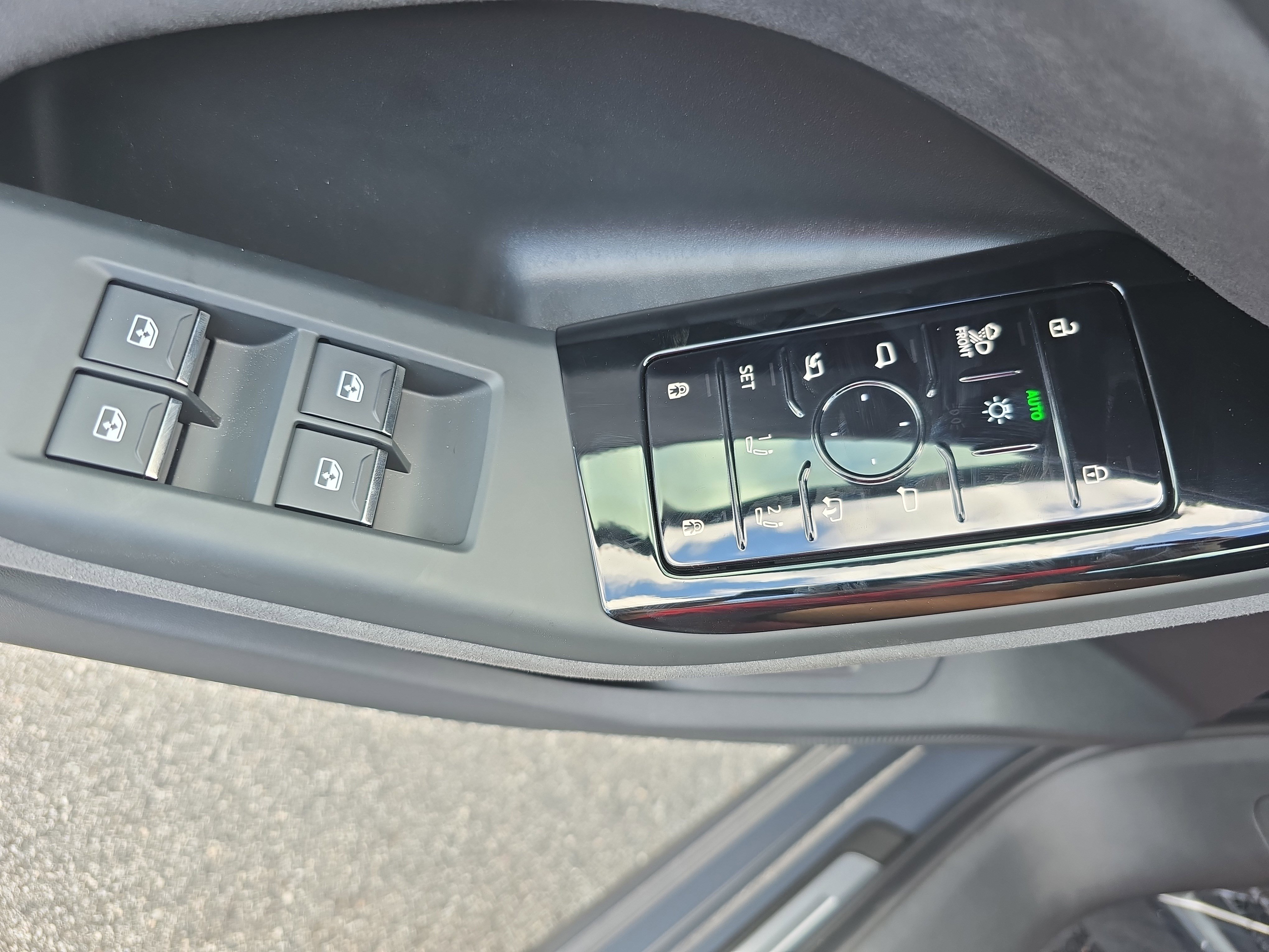 New 2025 Audi SQ6 e-tron Prestige image 26