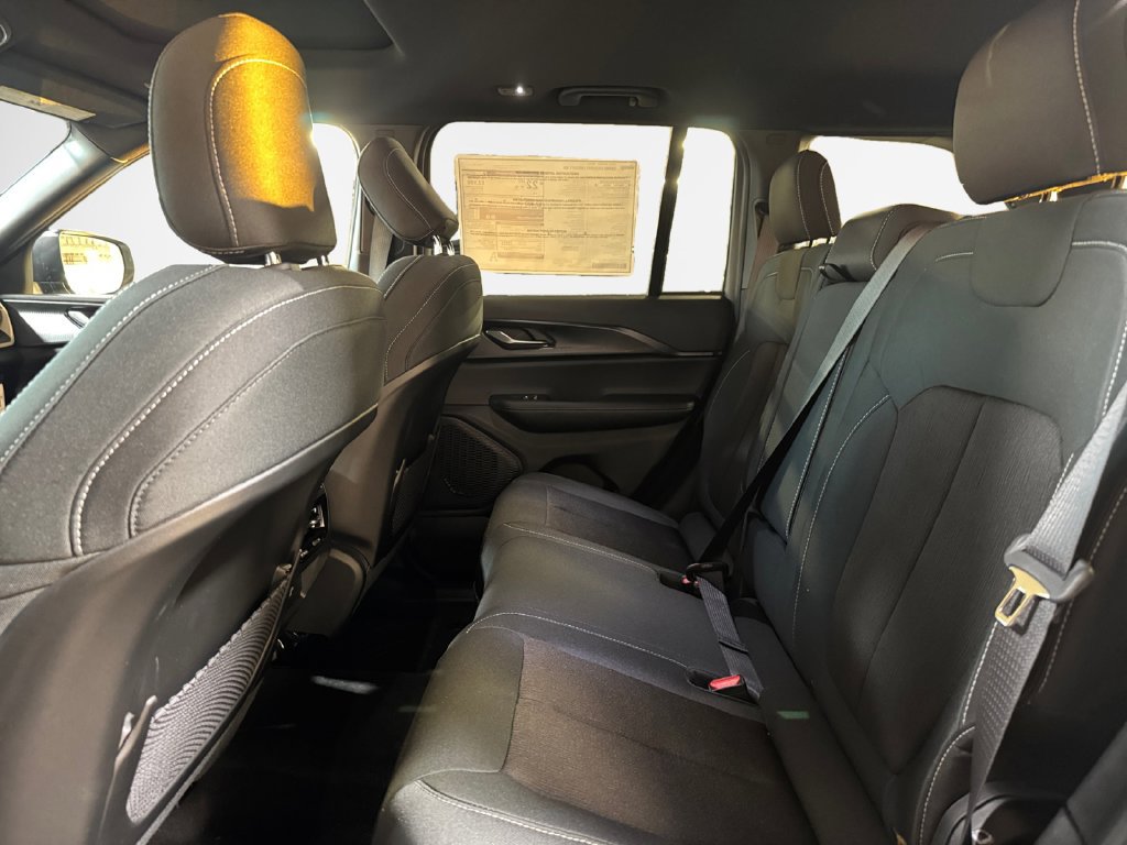New 2025 Jeep Grand Cherokee Laredo X AWD/4WD image 24