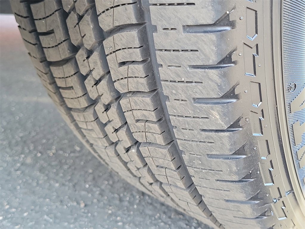 Used 2018 Ford Escape SE w/ SE Sport Appearance Package image 26