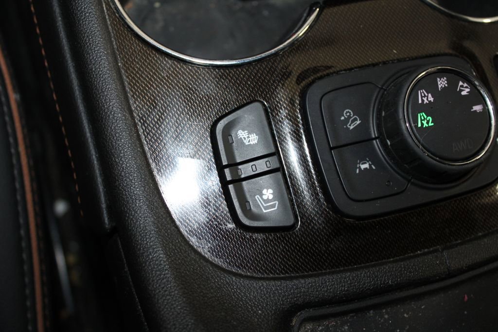 Used 2023 GMC Acadia AT4 w/ Preferred Package image 34