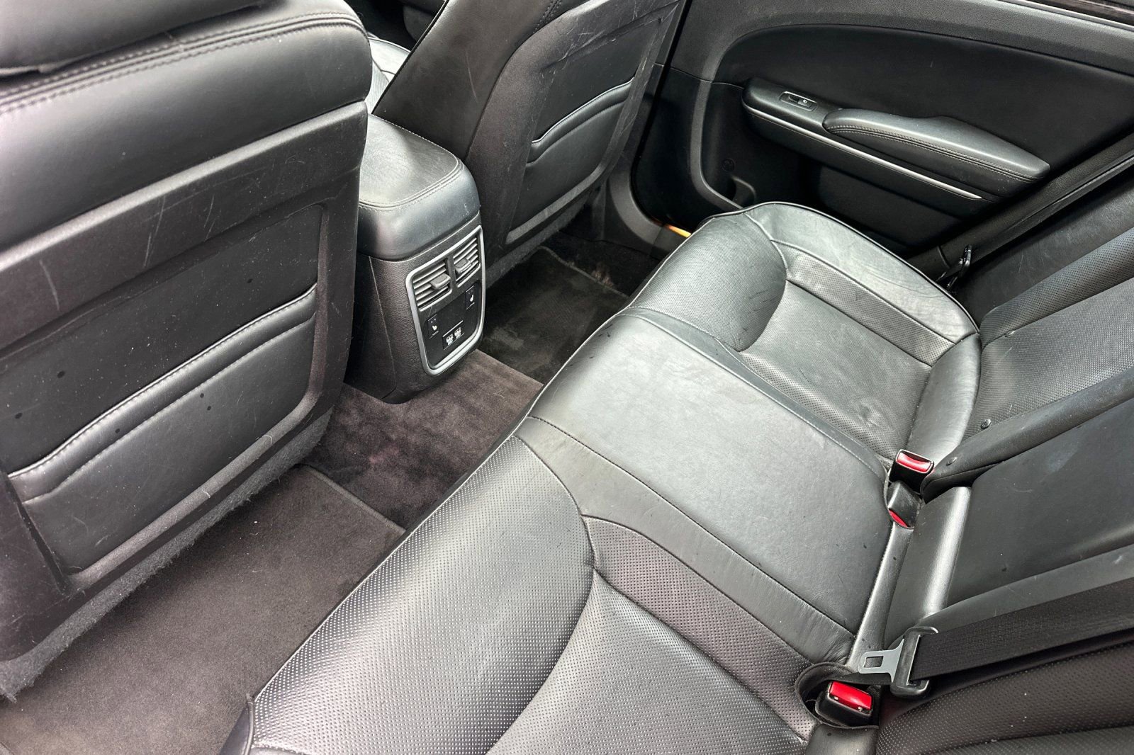 Used 2018 Chrysler 300 Limited image 16