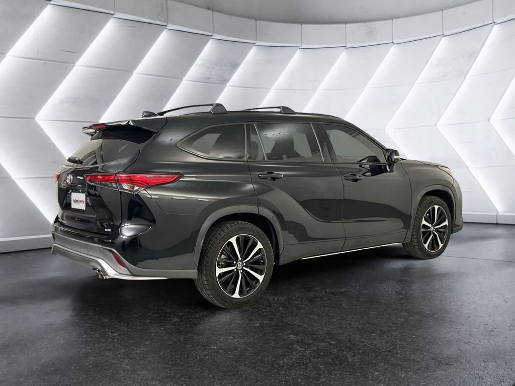 Used 2021 Toyota Highlander XSE FWD image 4
