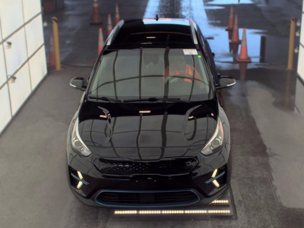 Used 2022 Kia Niro EX w/ Cold Weather Package FWD image 2