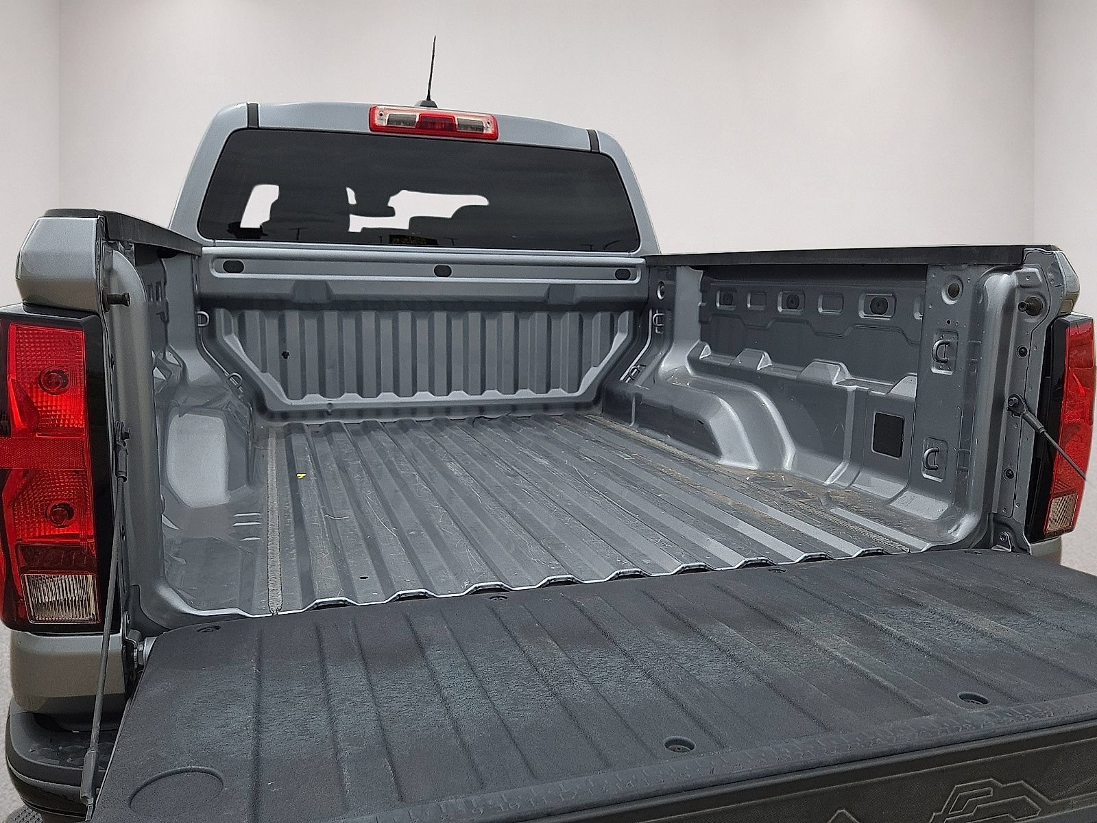 Used 2024 Chevrolet Colorado W/T RWD image 12