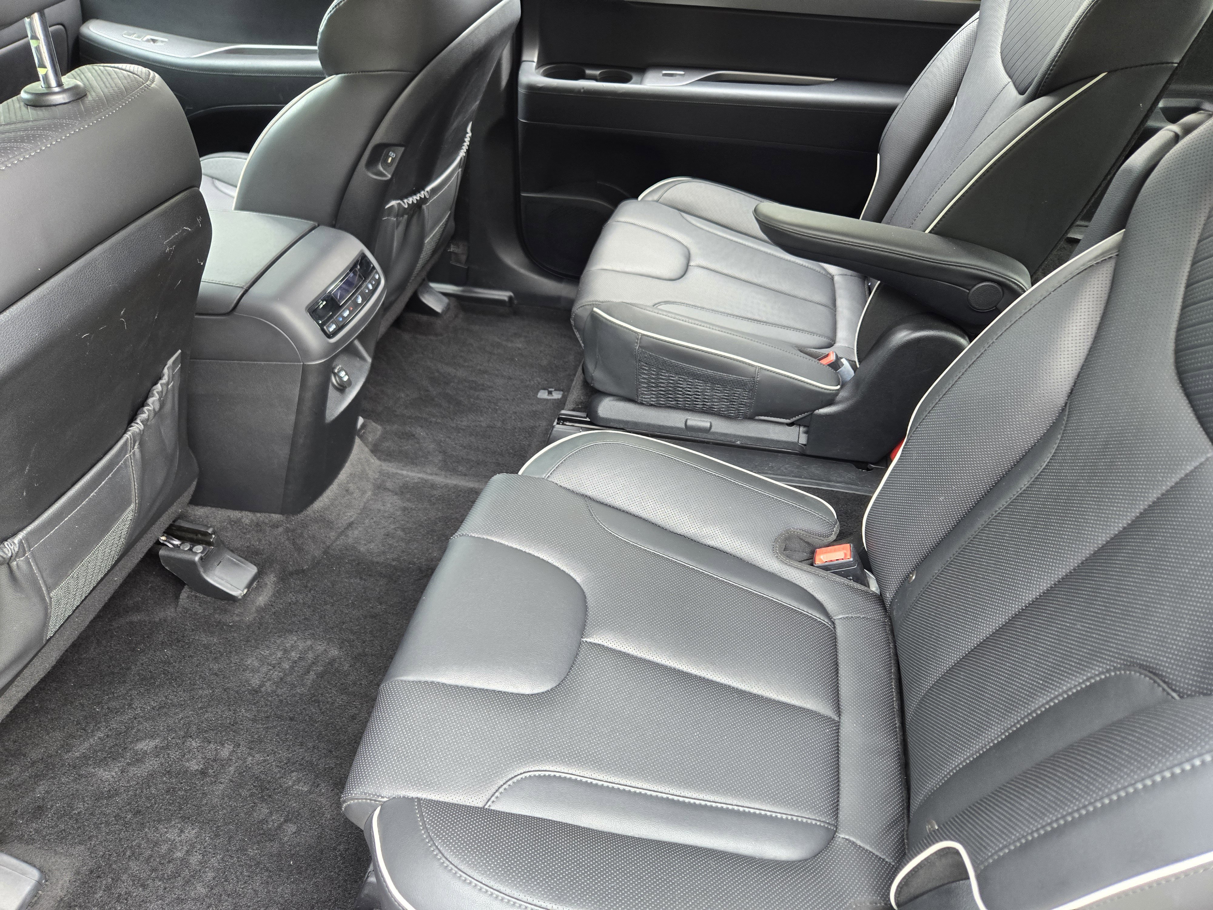 Used 2024 Hyundai Palisade SEL FWD image 29