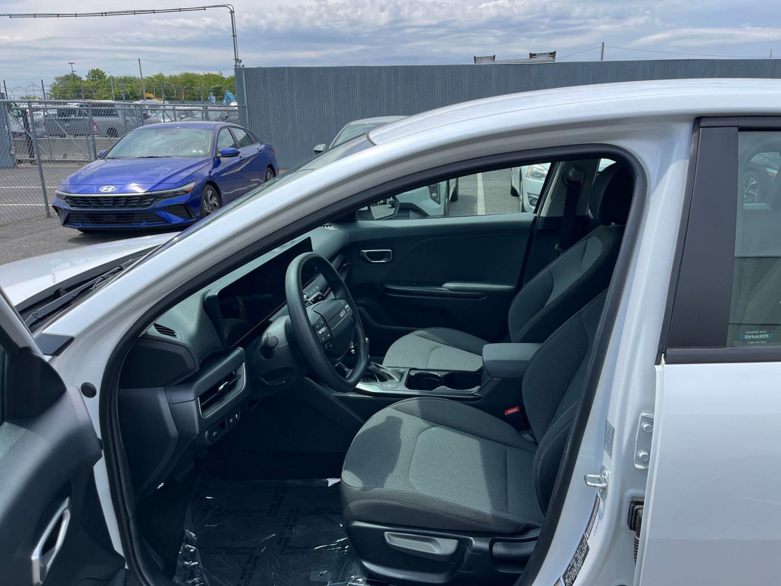 Used 2025 Kia K4 FWD image 27
