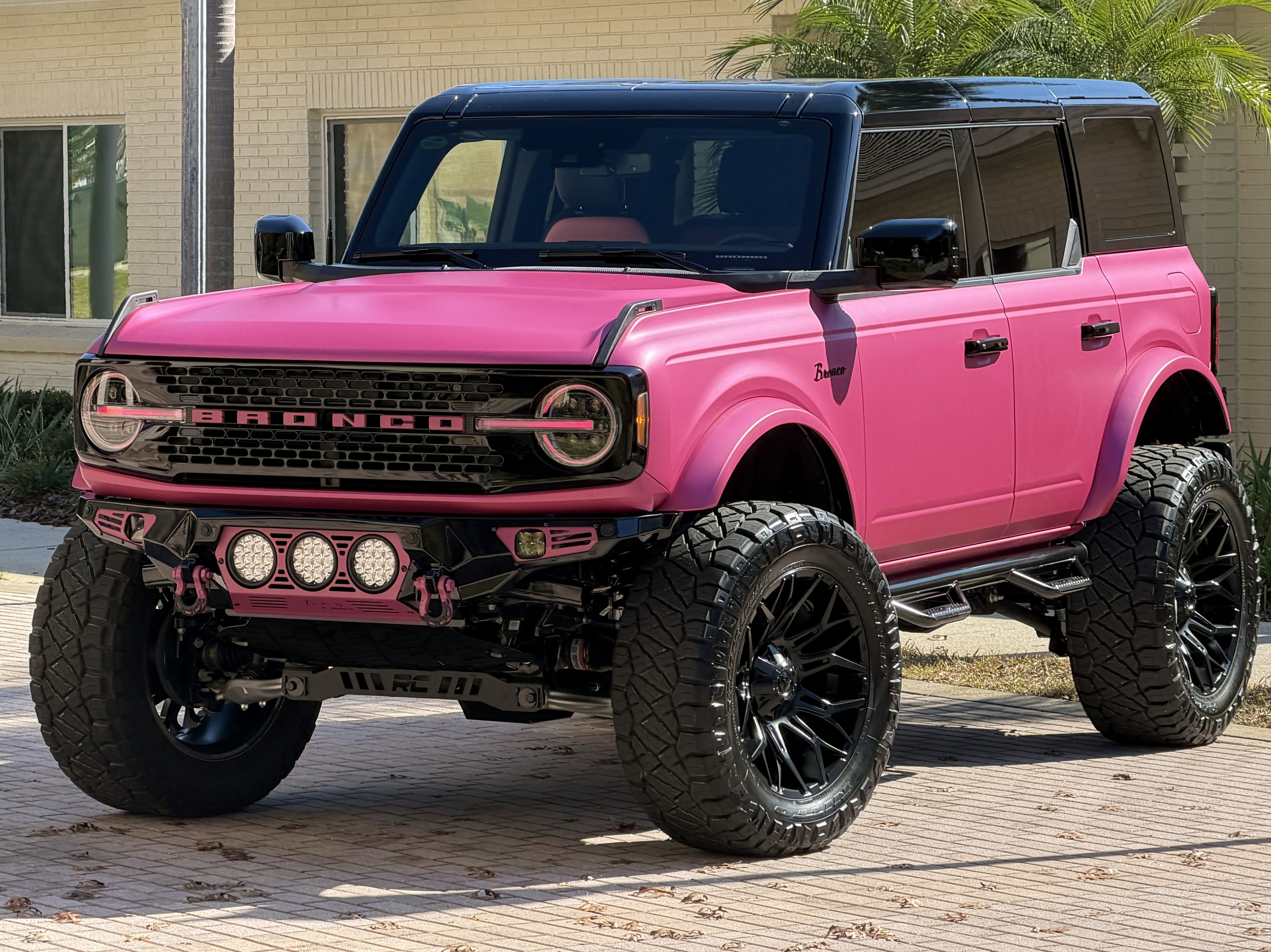 Used 2025 Ford Bronco Outer Banks AWD/4WD image 1