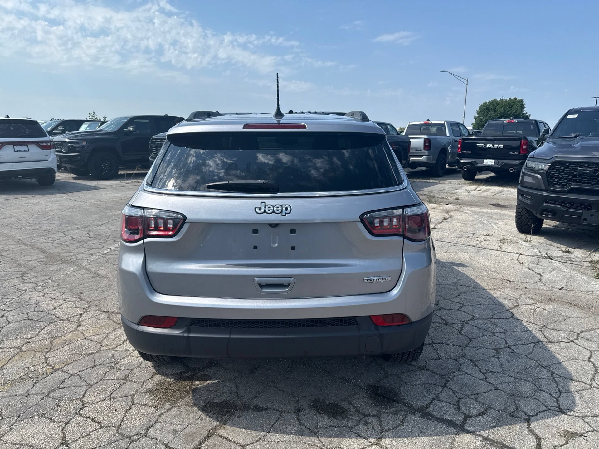 Used 2018 Jeep Compass Latitude w/ Popular Equipment Group FWD image 7