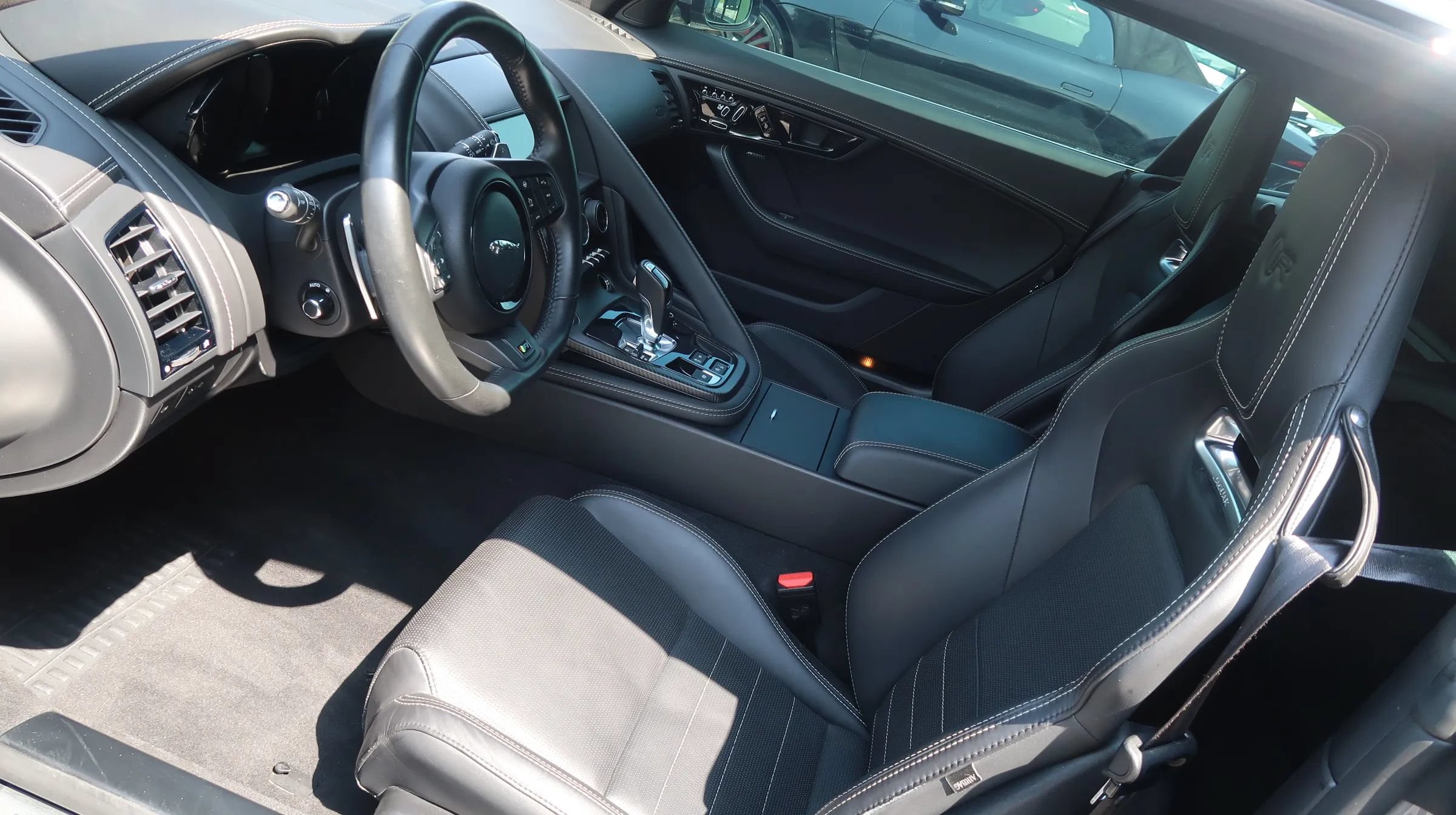 Used 2020 Jaguar F-TYPE R AWD/4WD image 16