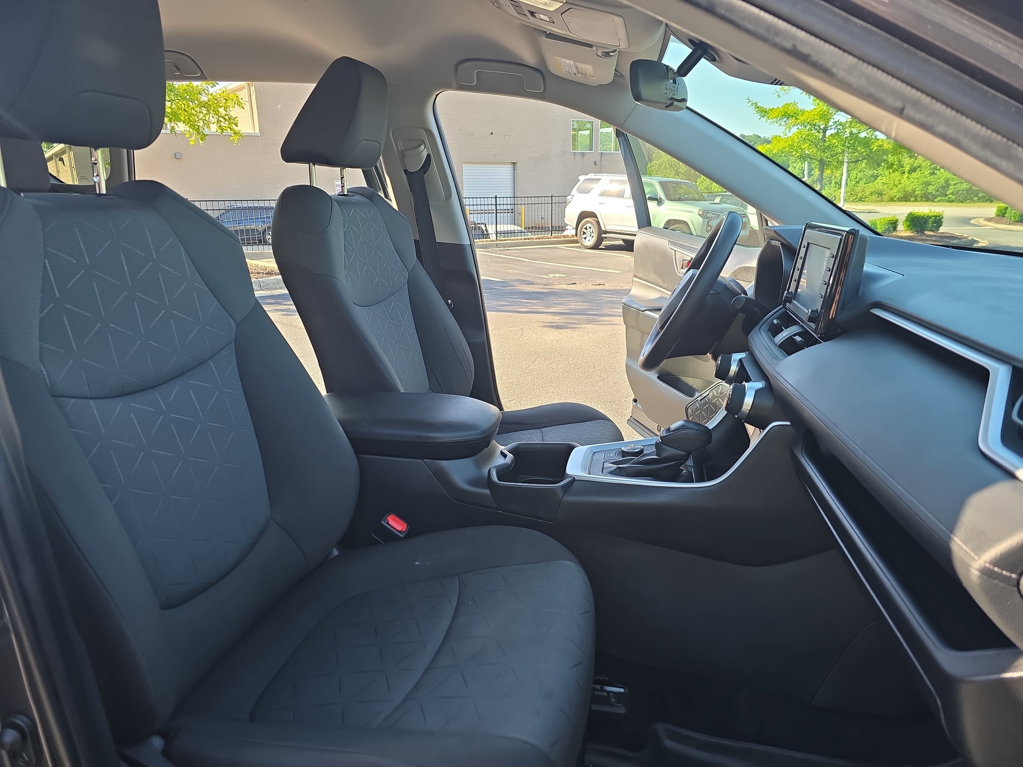 Used 2022 Toyota RAV4 XLE AWD/4WD image 10