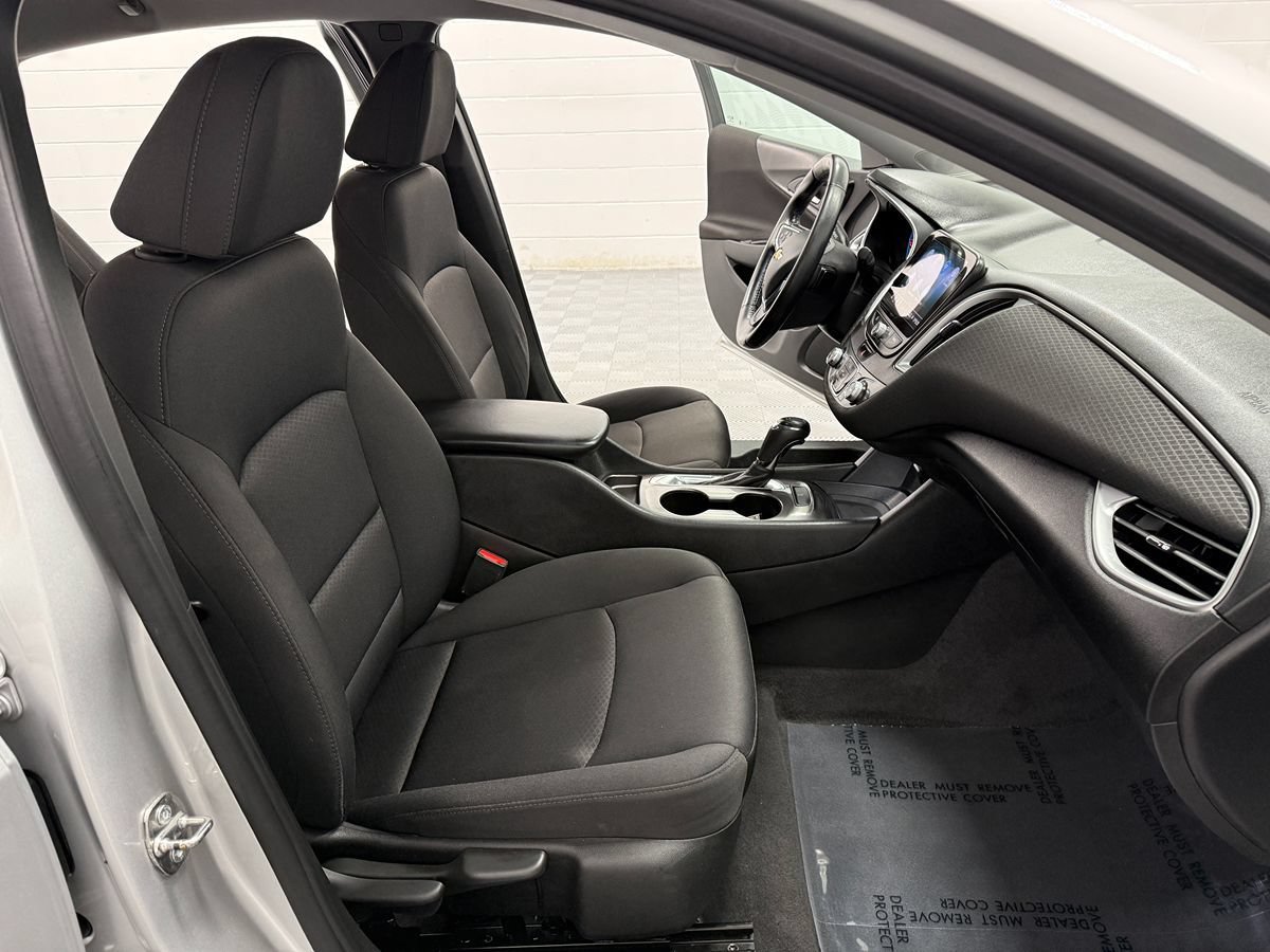 Used 2019 Chevrolet Malibu RS FWD image 16