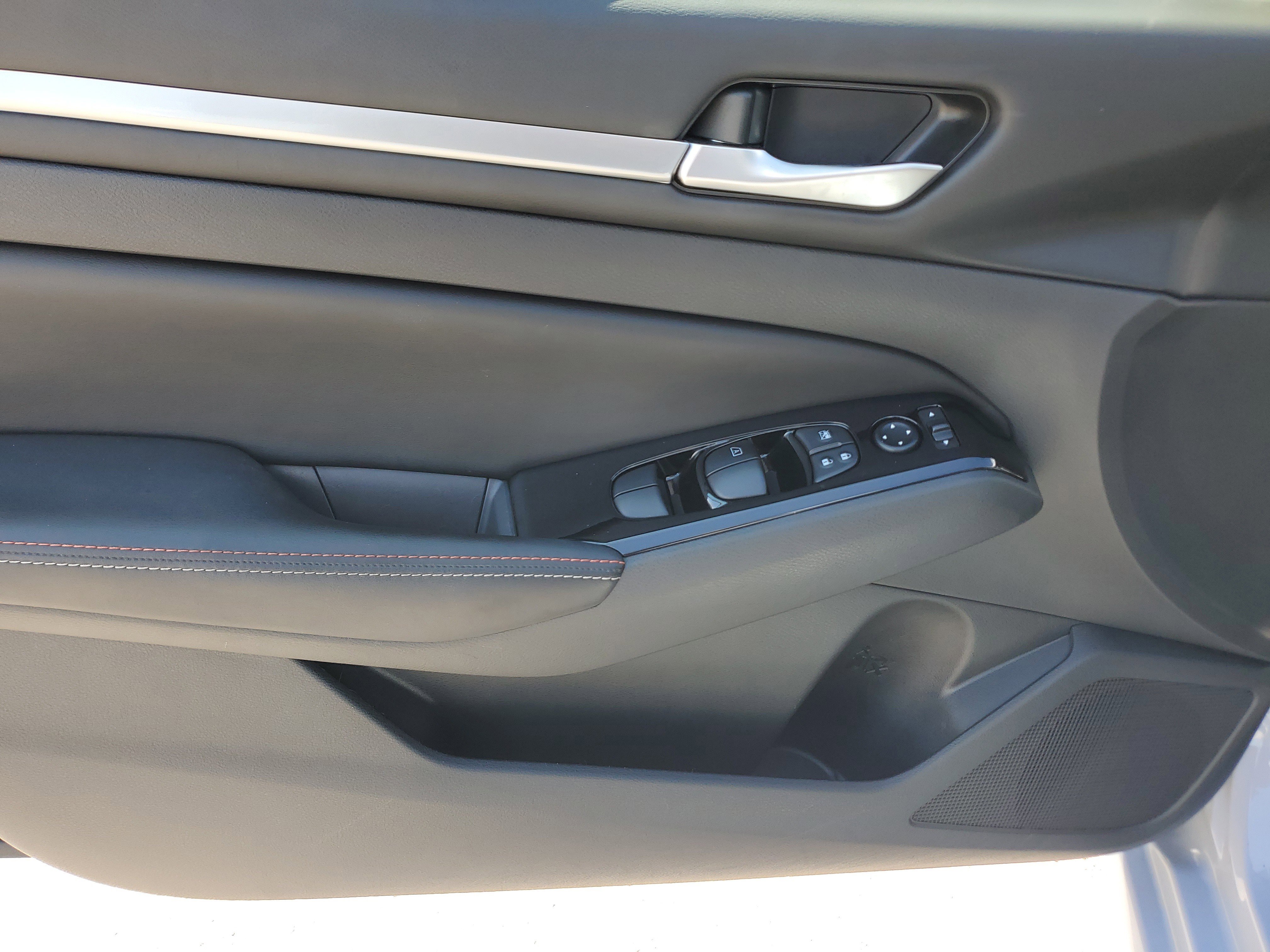 Used 2024 Nissan Altima 2.5 SR w/ SR Premium Package image 25