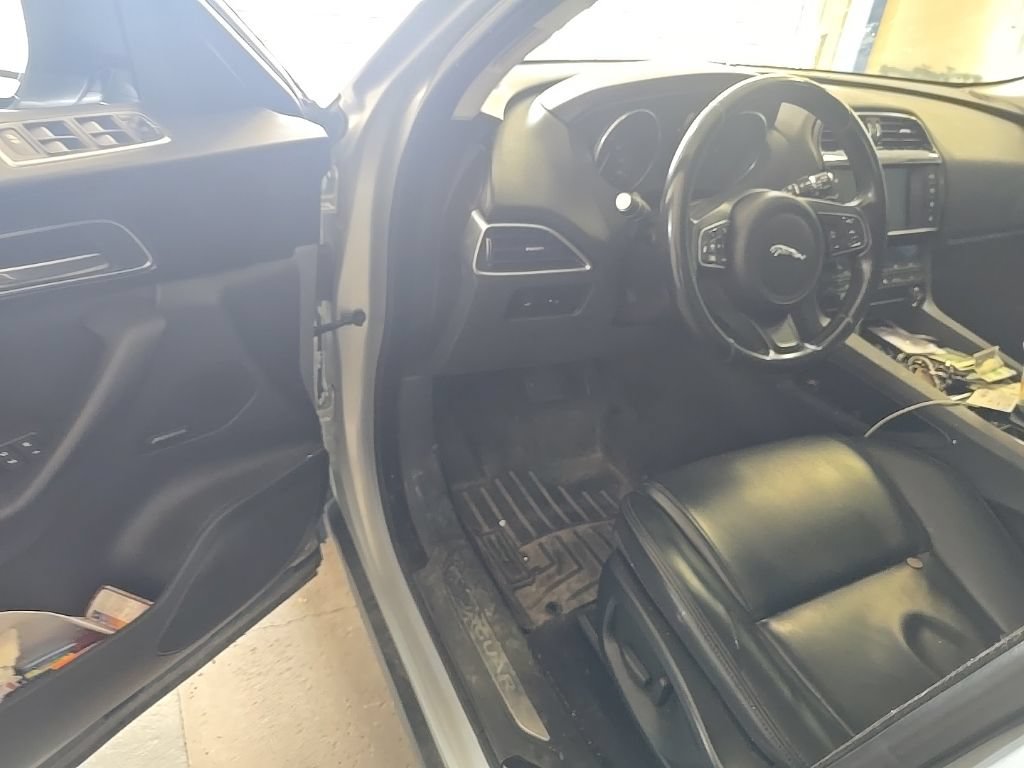 Used 2017 Jaguar F-PACE Premium AWD/4WD image 6