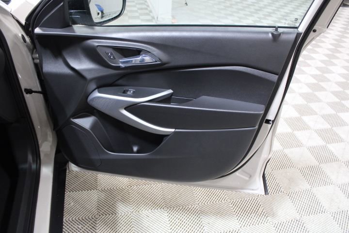 New 2026 Chevrolet Trax RS w/ Sunroof Package image 23