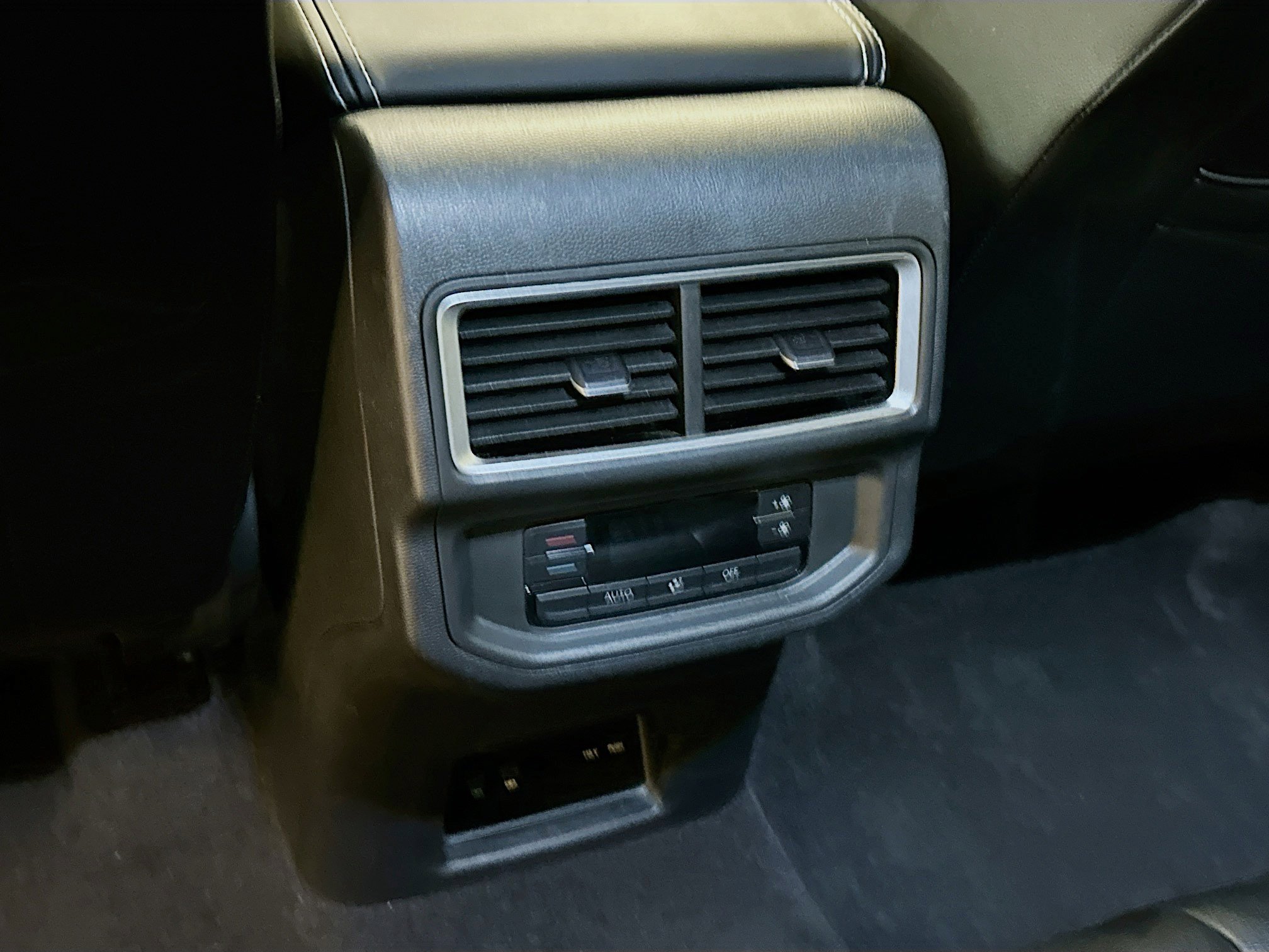 Used 2024 Volkswagen Atlas SE image 28