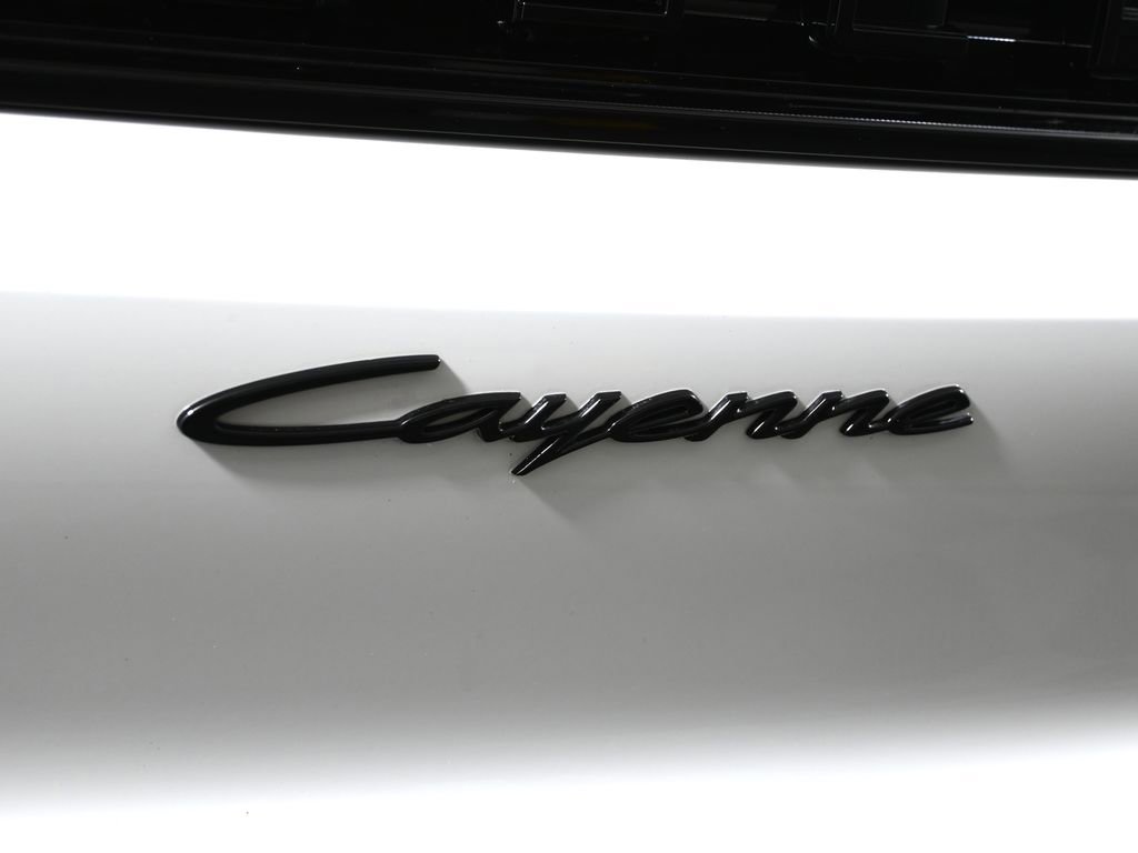Used 2025 Porsche Cayenne image 43