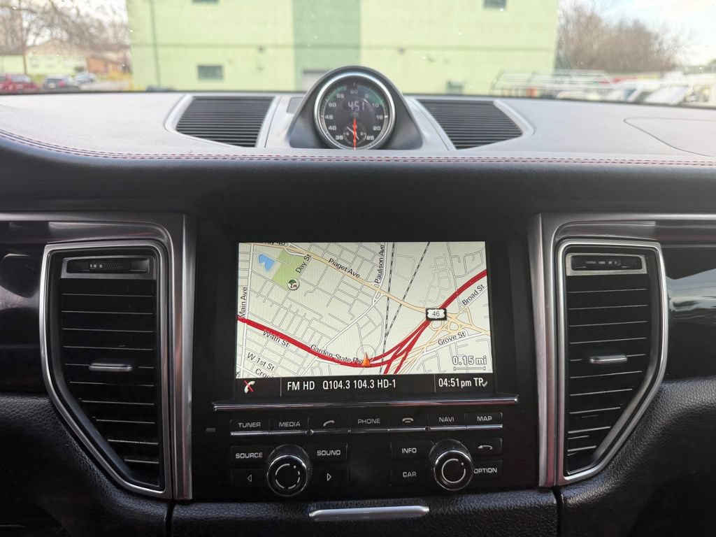 Used 2015 Porsche Macan Turbo AWD/4WD image 15