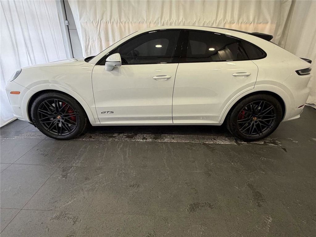 Certified 2025 Porsche Cayenne GTS AWD/4WD image 2