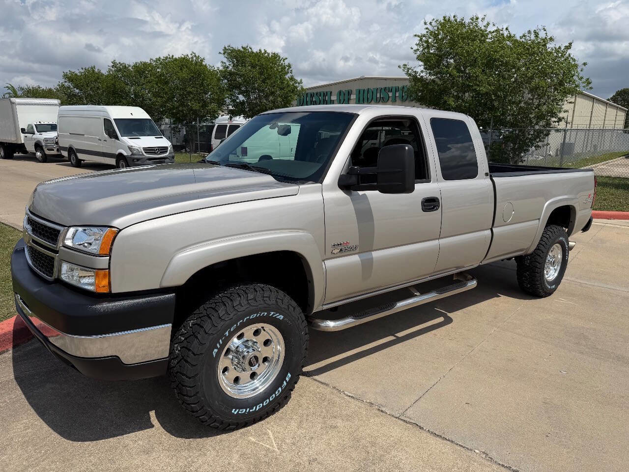 Used 2006 Chevrolet Silverado 3500 LT w/ Heavy-Duty Power Package AWD/4WD image 11