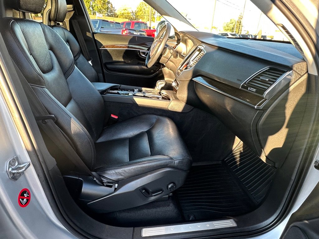 Used 2016 Volvo XC90 T6 Momentum w/ Momentum Plus Package image 22