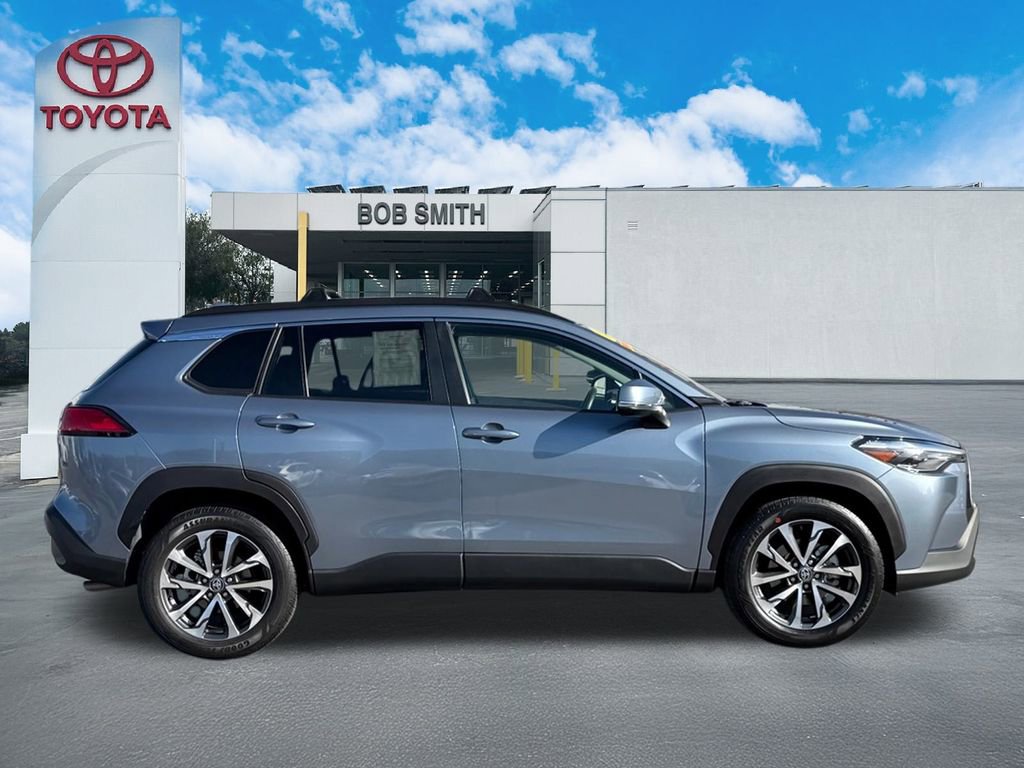 Certified 2023 Toyota Corolla Cross XLE image 5