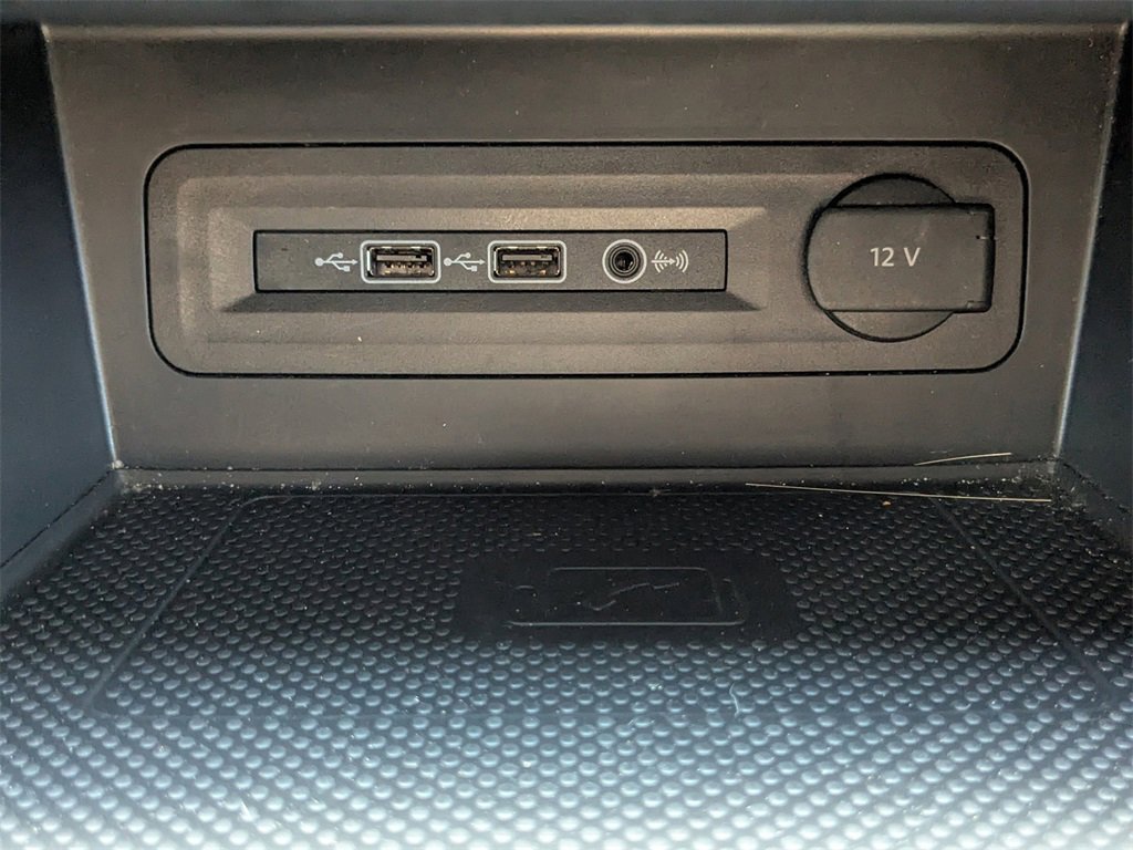 Used 2020 Volkswagen Atlas Cross Sport SE w/ Towing Package image 18