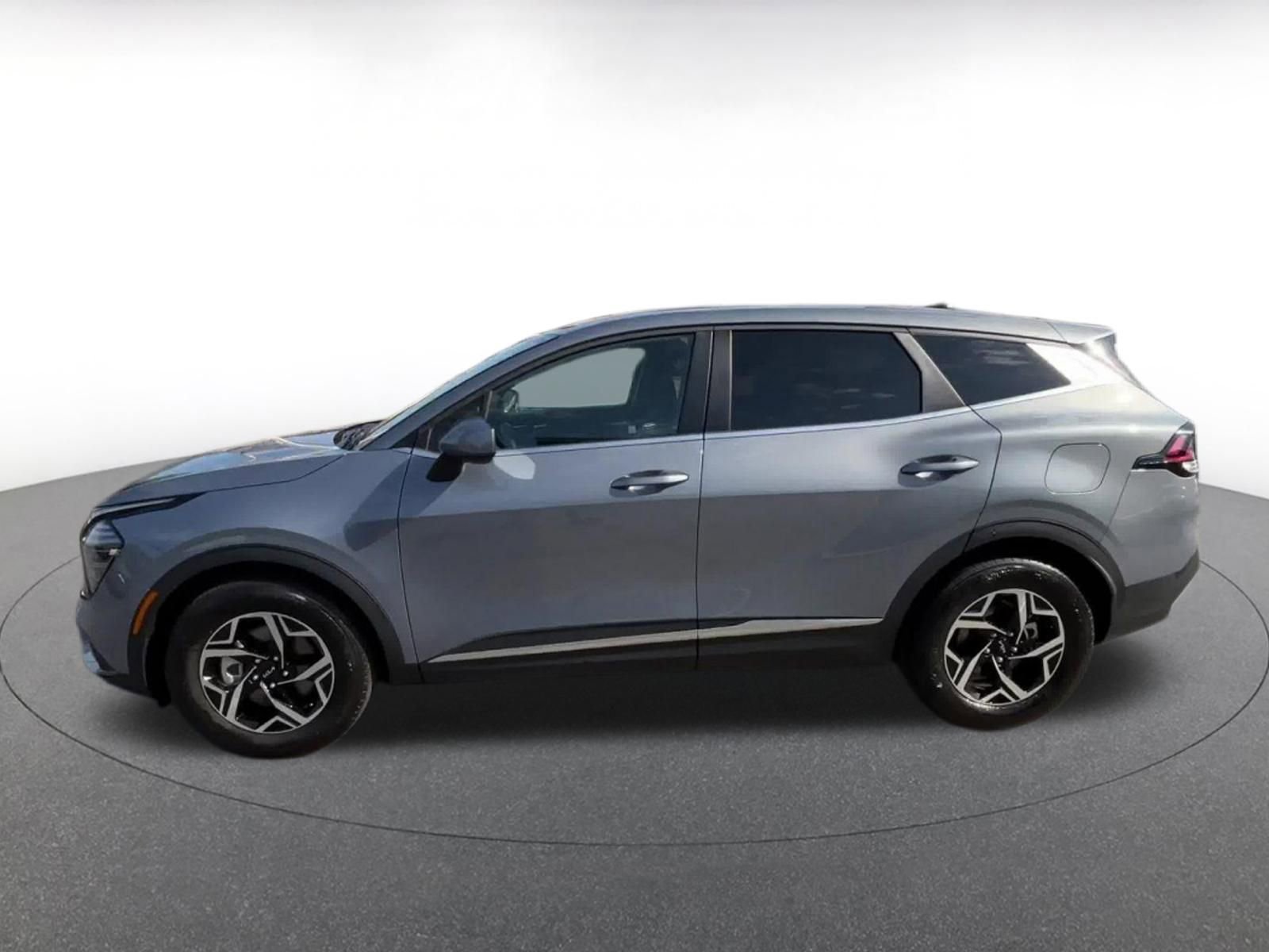 Used 2025 Kia Sportage LX image 12