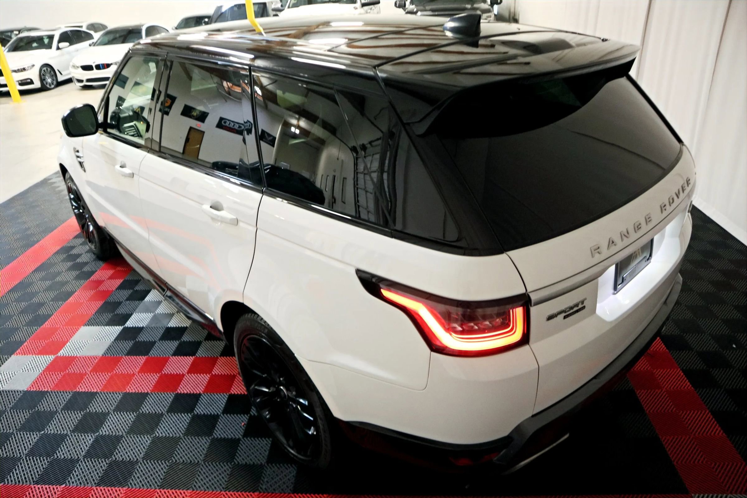 Used 2020 Land Rover Range Rover Sport HSE AWD/4WD image 8