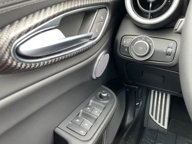 Used 2024 Alfa Romeo Giulia Quadrifoglio image 37