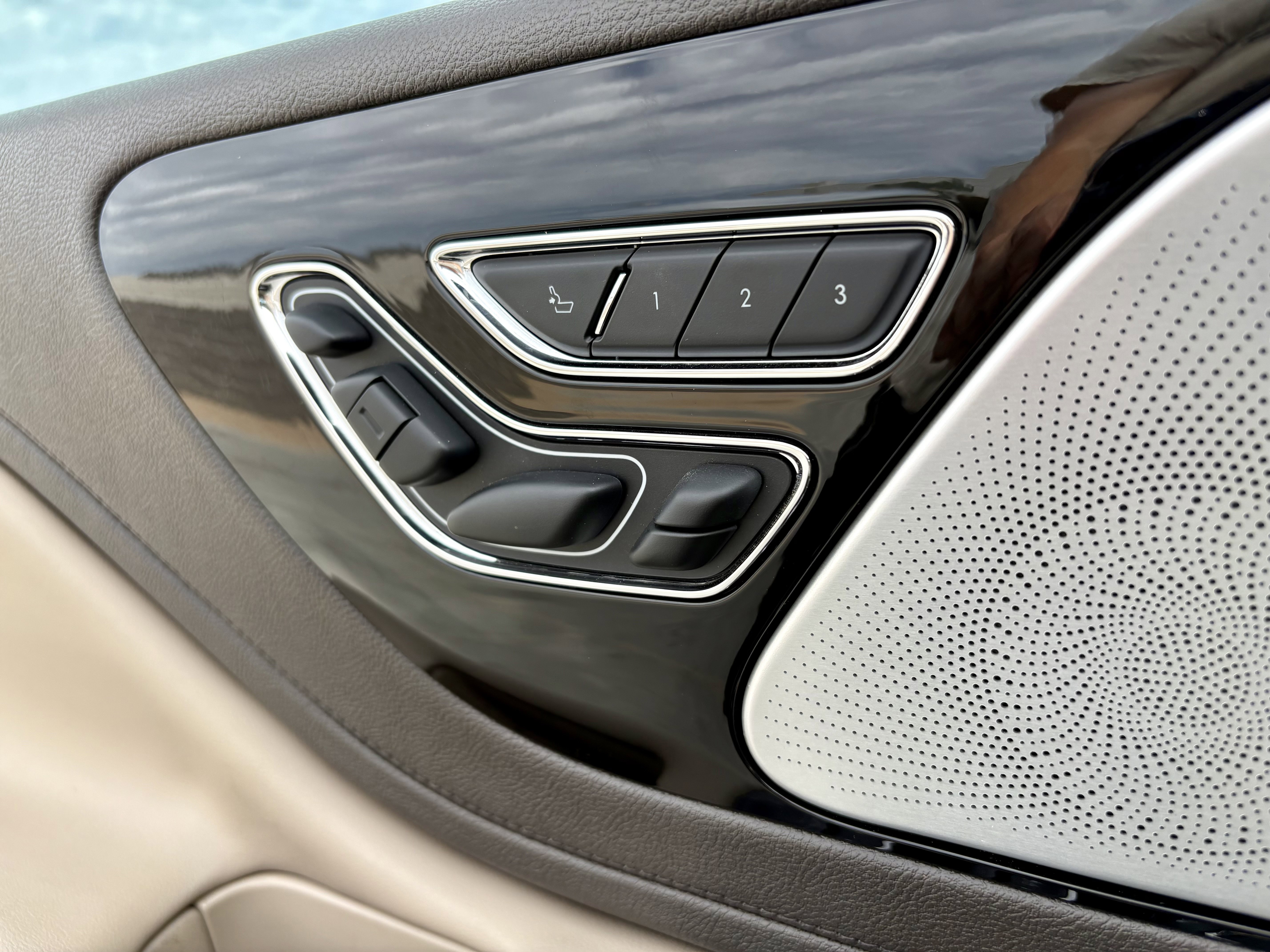 Used 2020 Lincoln Aviator Reserve w/ Equipment Group 201A image 12