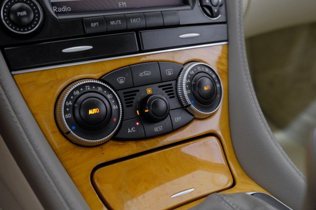 Used 2008 Mercedes-Benz SL 550 image 25