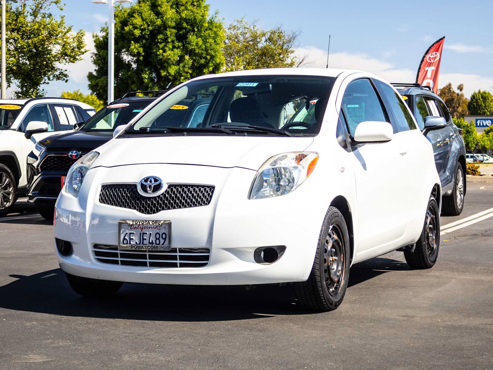 Used 2008 Toyota Yaris 2-Door Hatchback FWD image 3