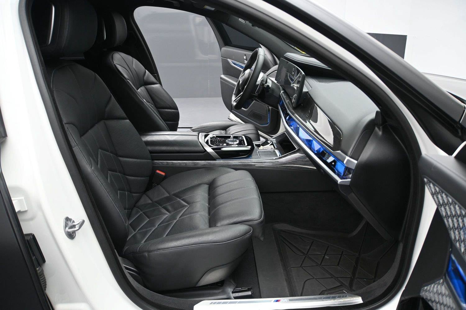 Used 2023 BMW 760i xDrive w/ Executive Package AWD/4WD image 21