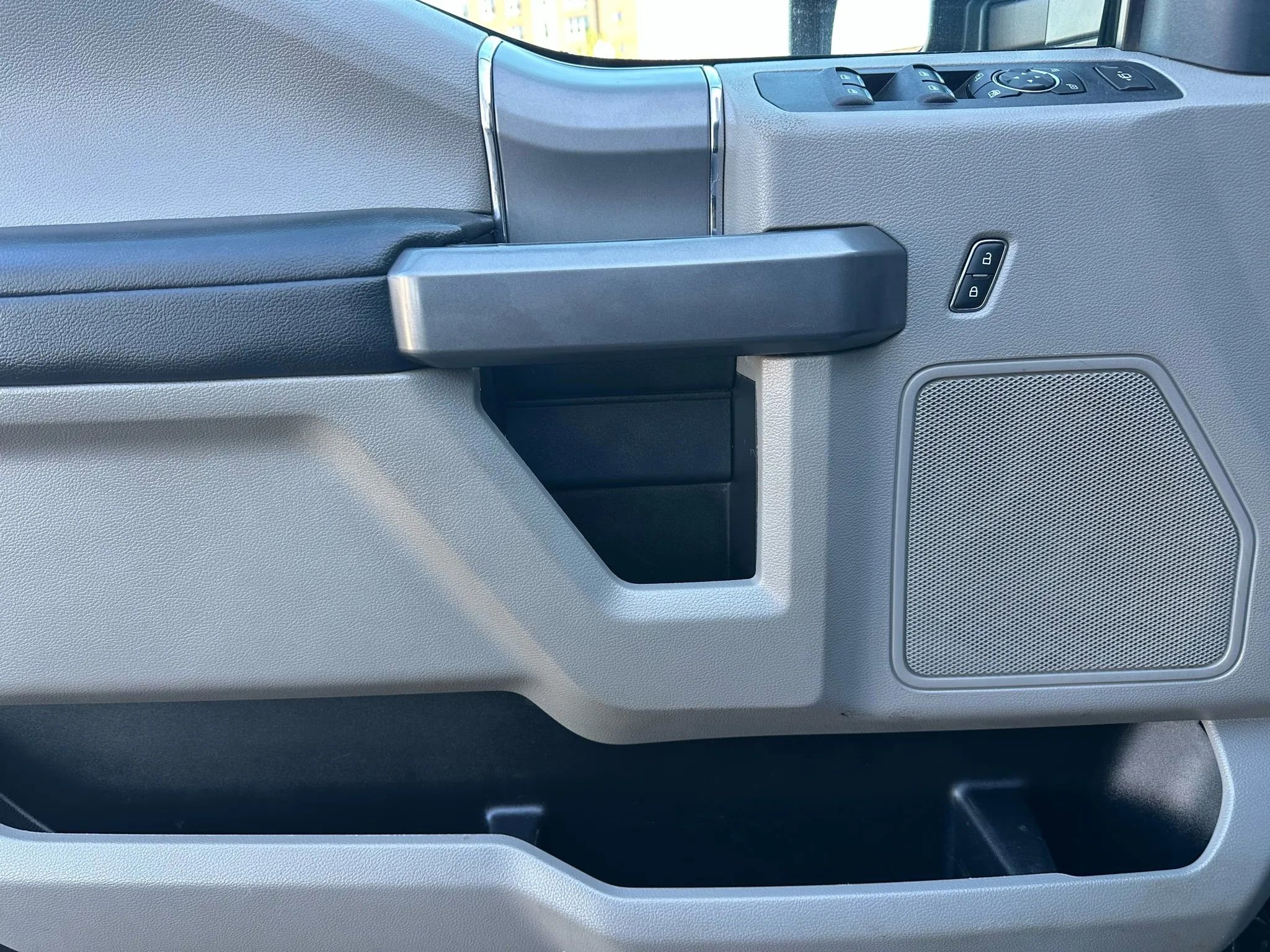 Used 2022 Ford F350 XLT w/ XLT Premium Package image 9