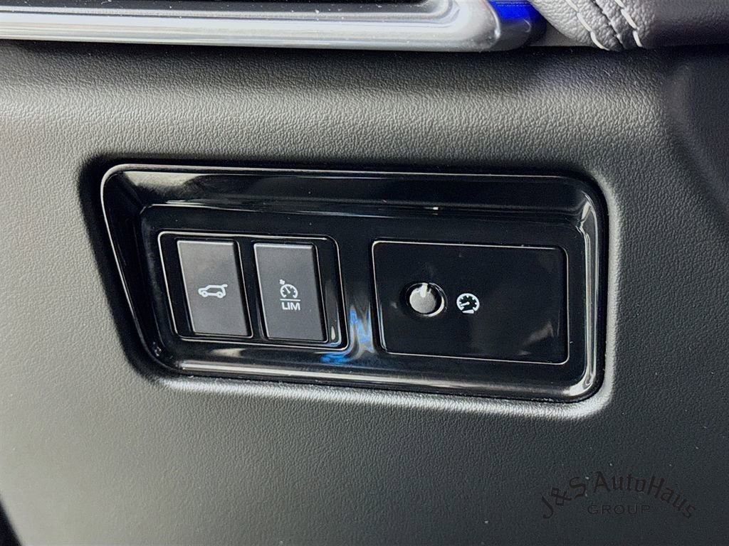 Used 2020 Jaguar F-PACE SVR image 10