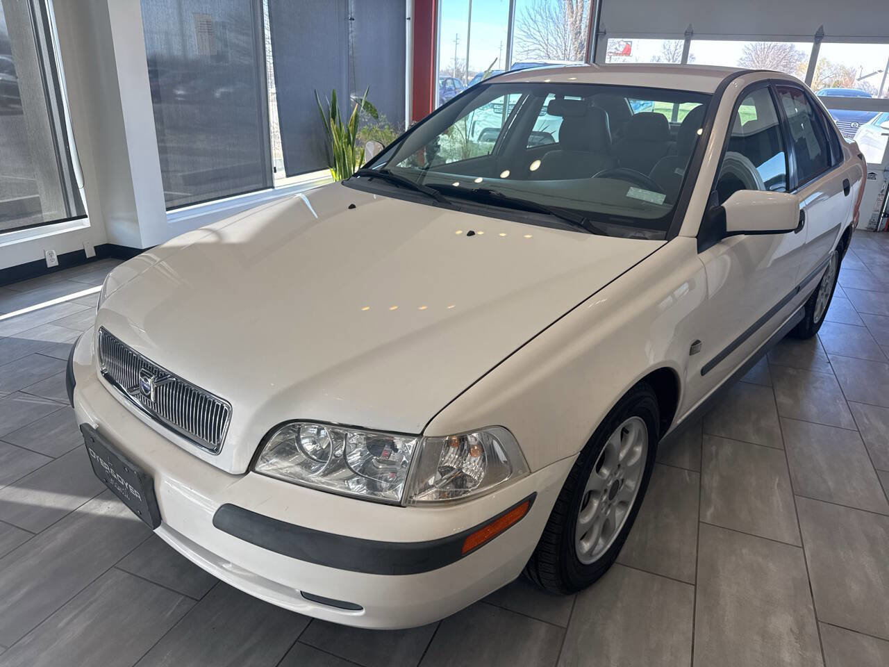 Used 2001 Volvo S40 image 2