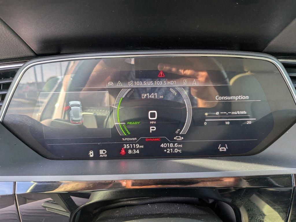Used 2022 Audi e-tron Premium Plus w/ Premium Plus Package image 34