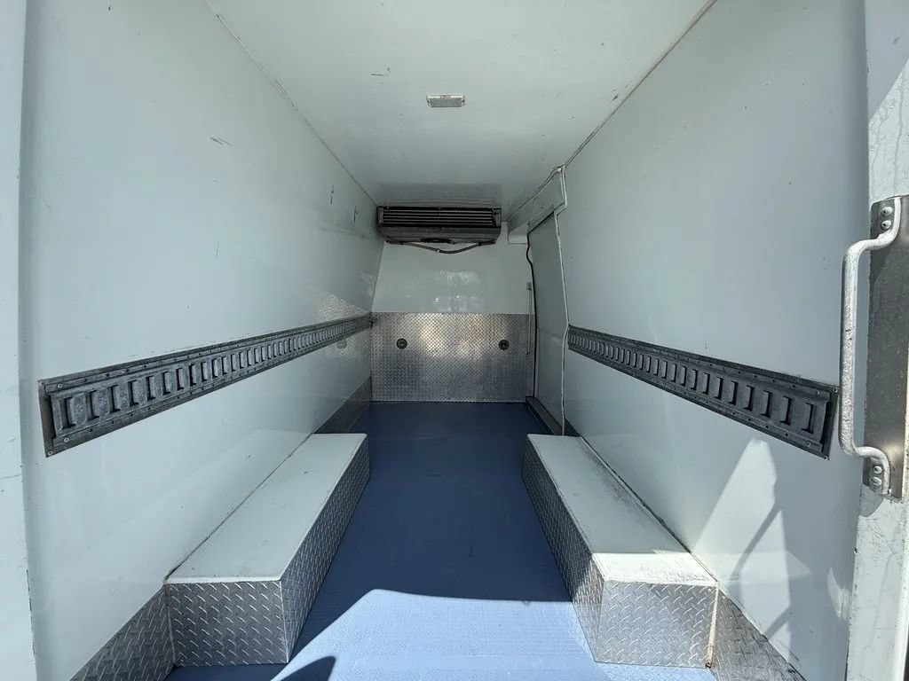 Used 2019 Freightliner Sprinter 144 RWD image 8