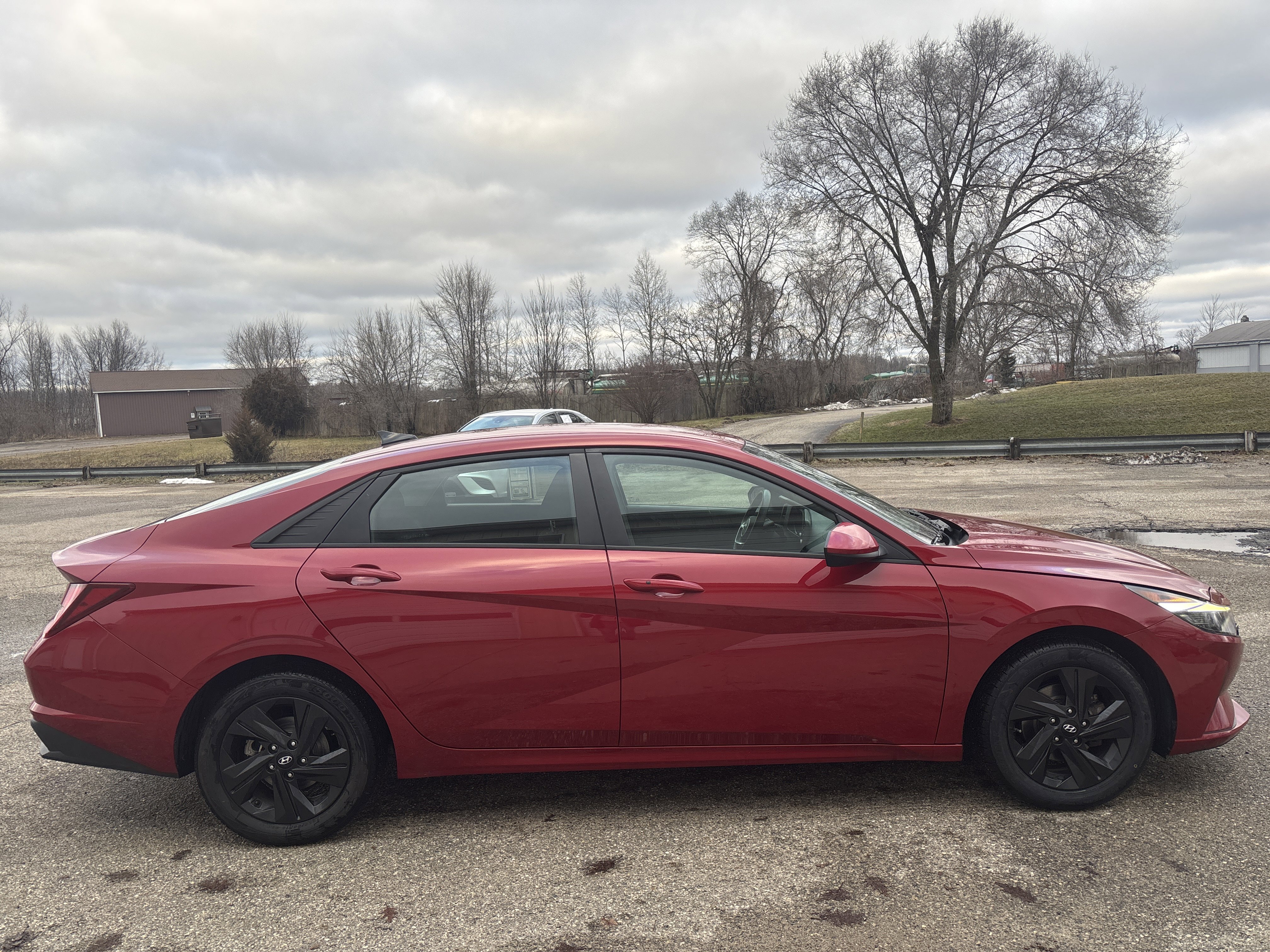 Used 2022 Hyundai Elantra SEL image 2