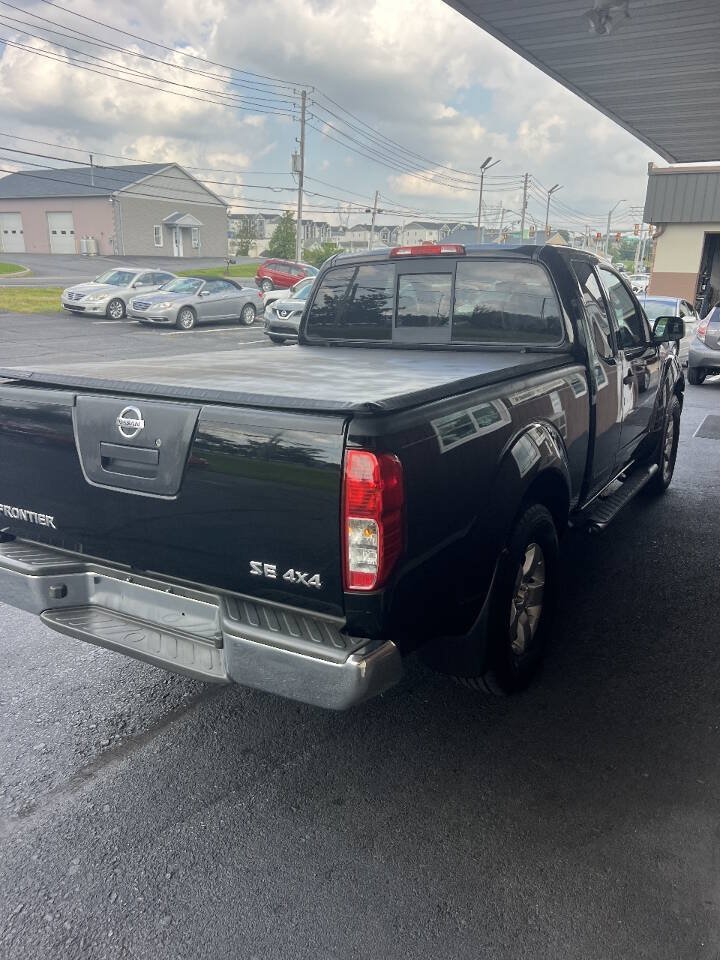 Used 2009 Nissan Frontier SE w/ SE Value Truck Pkg AWD/4WD image 4