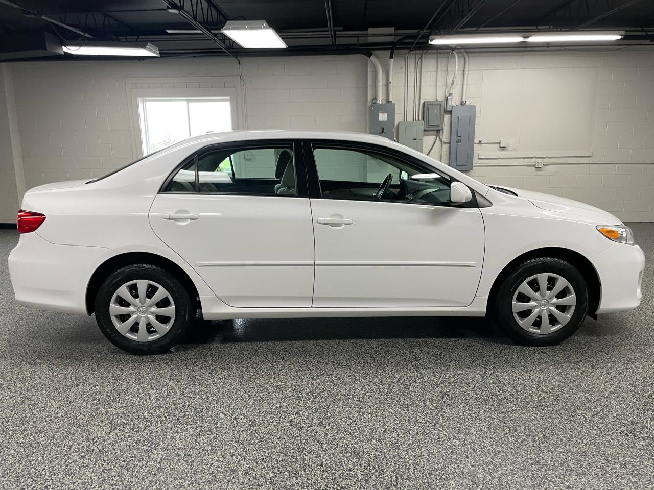 Used 2011 Toyota Corolla LE FWD image 4