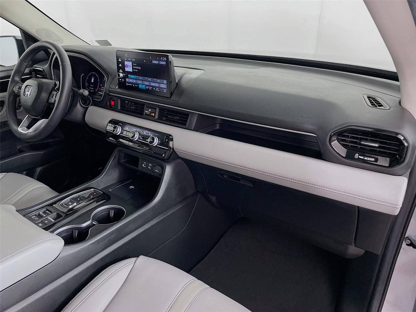 Used 2025 Honda Pilot Touring image 37