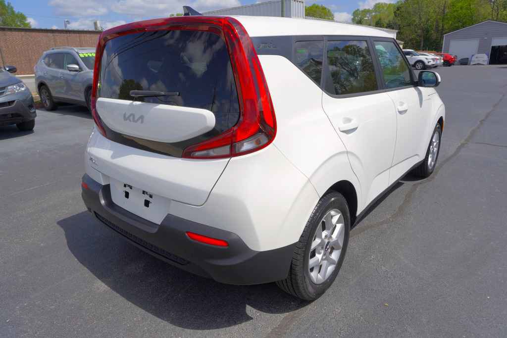 Used 2022 Kia Soul LX w/ Technology Package FWD image 6