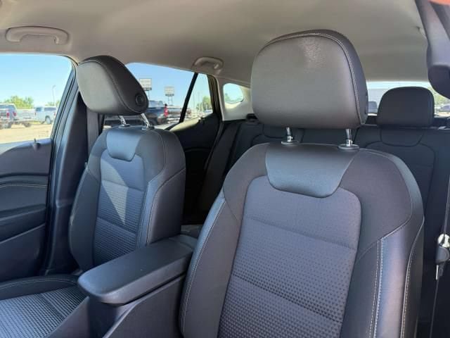 Used 2025 Chevrolet Trax LT FWD image 10
