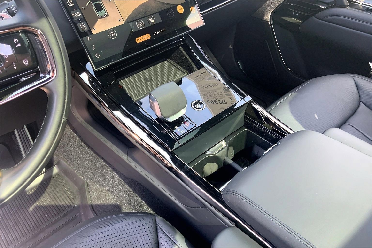 Used 2024 Land Rover Range Rover Sport Dynamic SE image 16