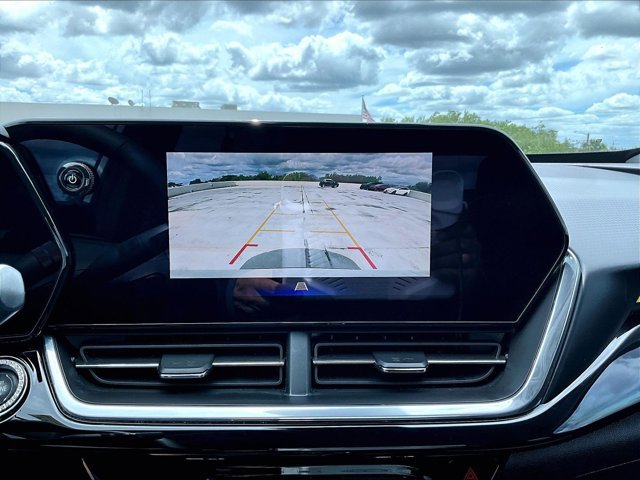 Used 2024 Chevrolet Trax ACTIV w/ Sunroof Package image 23