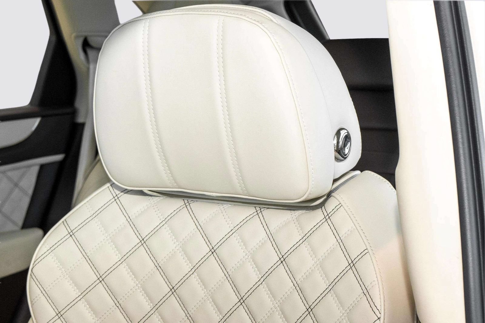 Used 2022 Bentley Bentayga AWD/4WD image 18