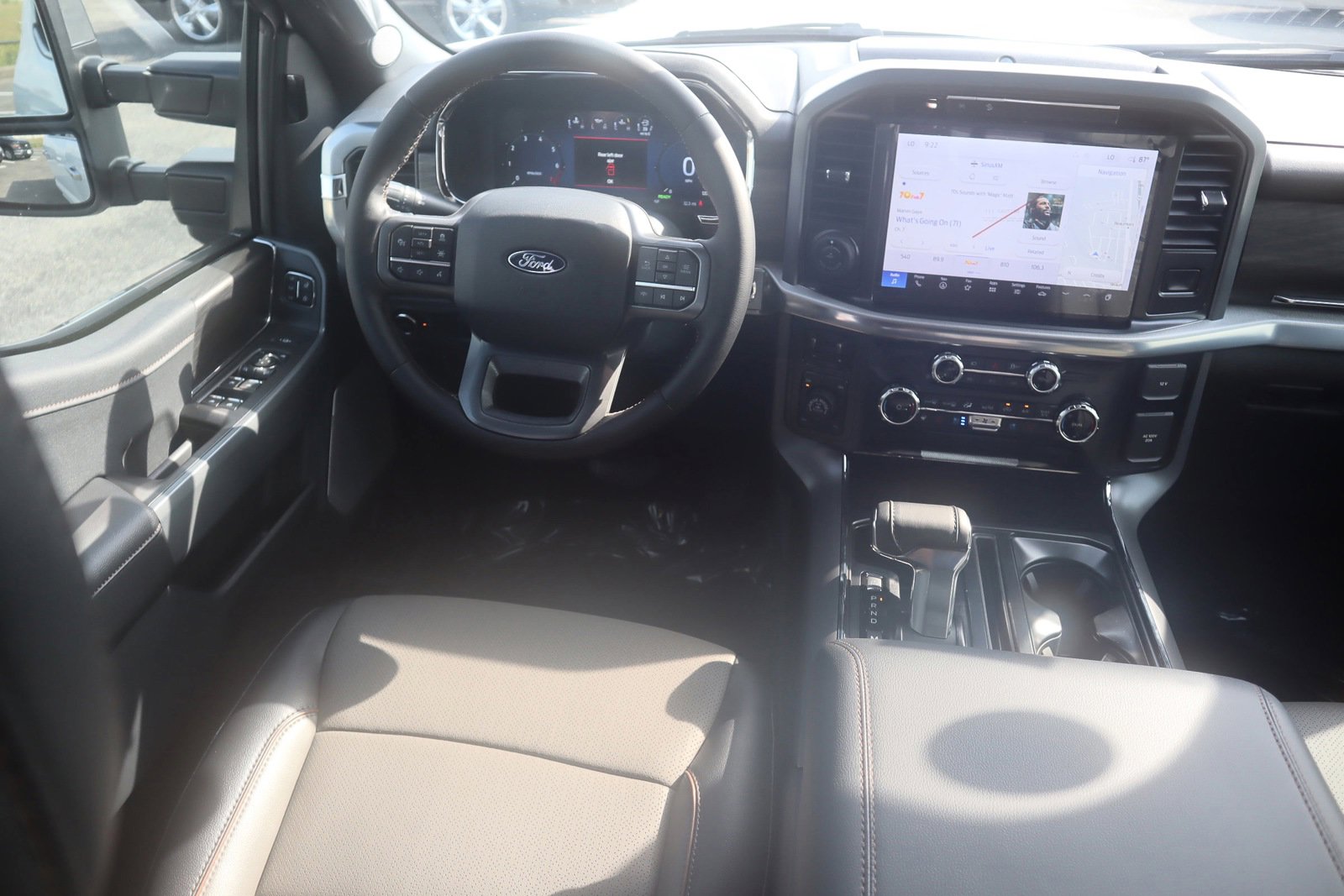 New 2025 Ford F150 Lariat w/ Equipment Group 501A Mid image 31